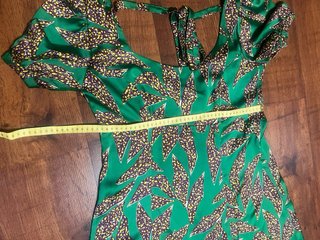 Vestido verde estampado hojas talla M