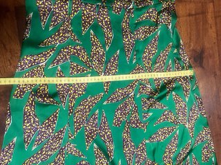 Vestido verde estampado hojas talla M