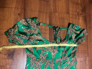 Vestido verde estampado hojas talla M