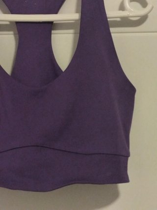Top deportivo morado