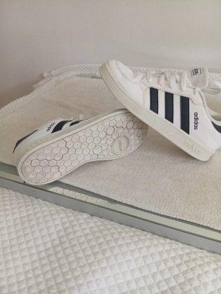 Zapatillas Adidas Blancas y negras