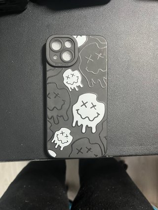 Funda iPhone 13 Caritas Derretidas Negra