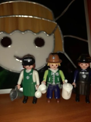 4 Figure Playmobil Starbucks