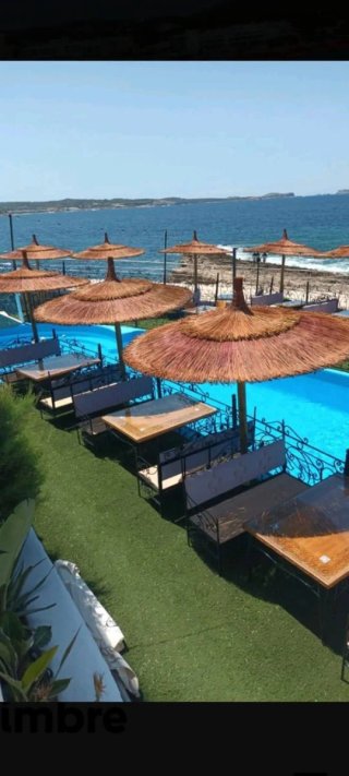 Sombrillas de paja para piscina