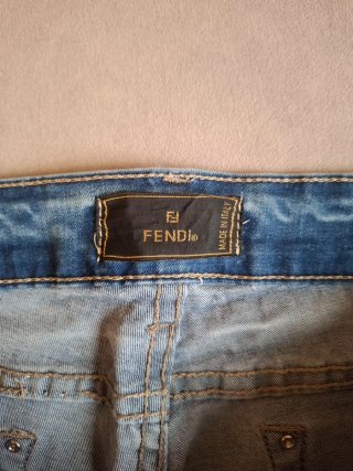 Jeans Fendi skinny color azul claro desgastado