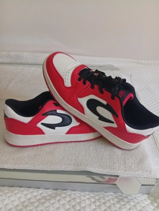 Zapatillas John Smith Negras y Rojas