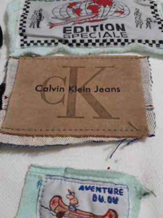 Lotes de etiquetas de ropa variadas