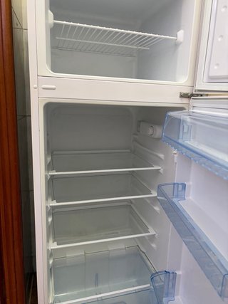 Nevera Beko con congelador superior