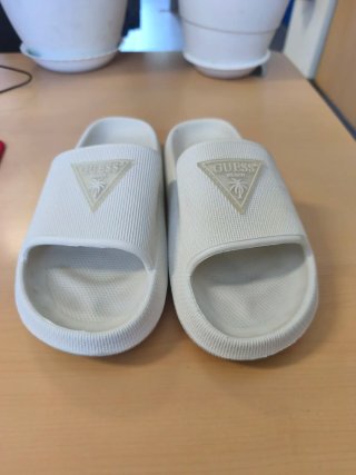 Chanclas Guess Beach blancas talla 41