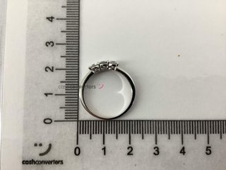 anillo oro 18k con piedra con diamante de laboratorio