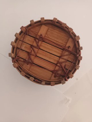 Portavasi in bambù e vimini