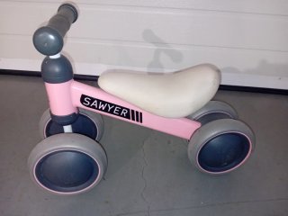 Bicicleta de aprendizaje rosa Sawyer