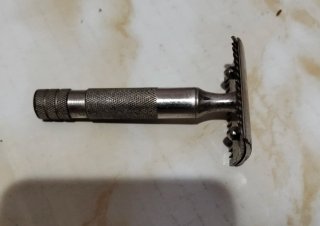 Maquinilla de afeitar antigua