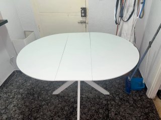 Mesa de comedor redonda blanca extensible