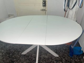 Mesa de comedor redonda blanca extensible