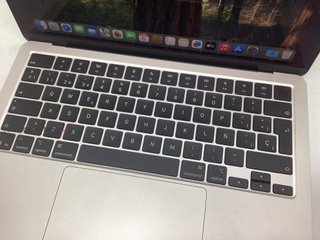 portatil apple apple macbook air m4 10-core 4.4 13 (10gpu) (2025) (a3240)
