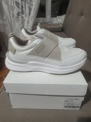 Calvin Klein Tenis Blancos y Grises