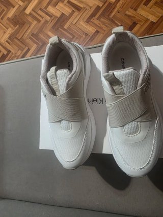 Calvin Klein Tenis Blancos y Grises