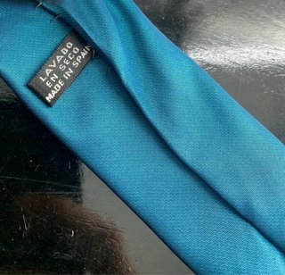 Corbata azul verdosa