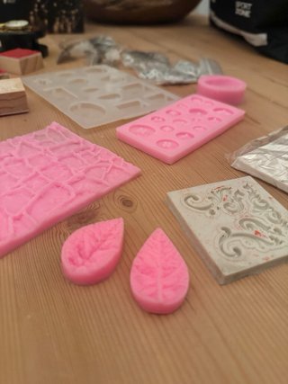 Lote Manualidades: Moldes, Sellos y Plumas