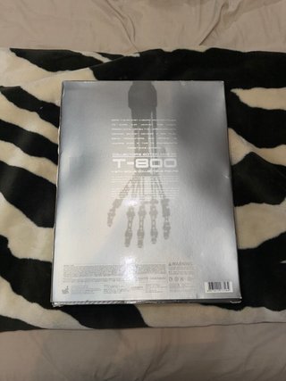 Hot Toys Terminator T-800 Figura Coleccionista