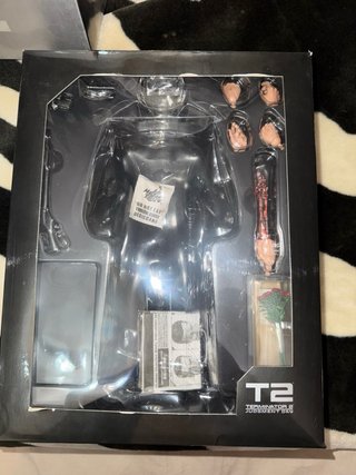 Hot Toys Terminator T-800 Figura Coleccionista