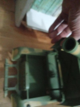 Jeep militar con cañón