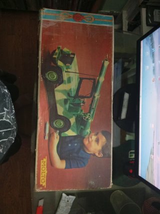 Jeep militar con cañón