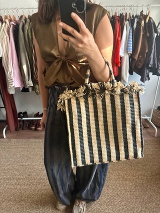 Bolso de rafia con rayas
