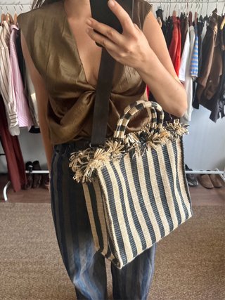 Bolso de rafia con rayas