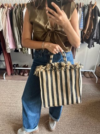 Bolso de rafia con rayas