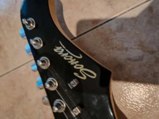 Guitarra Sonora Eléctrica Negra