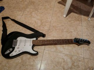 Guitarra Sonora Eléctrica Negra