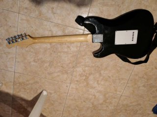 Guitarra Sonora Eléctrica Negra