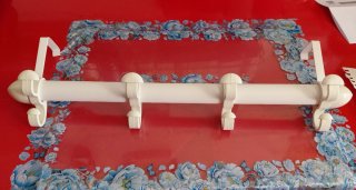Cama de 1,05 cm colchón y mesilla en color madera