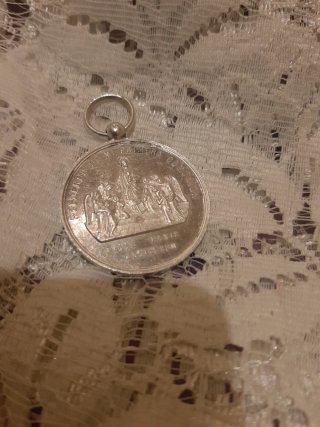 Medalla  recuerdo de mi Primera Comunión .Plata.
