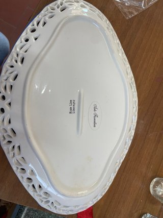 Vassoio in ceramica traforato decorato