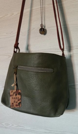 Nuevo ‼️ Bolso Verde Tachuelas Mujer
