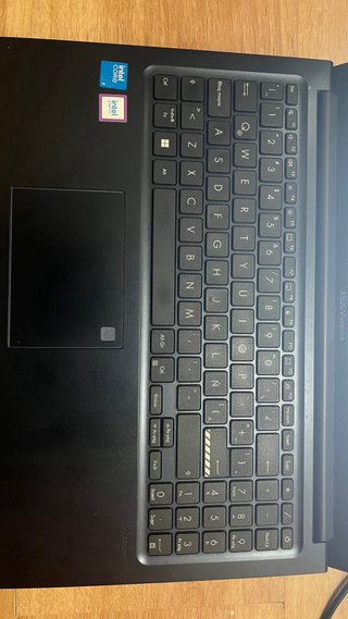 ASUS Vivobook 15 i3-100U 8GB RAM 512 NVMe