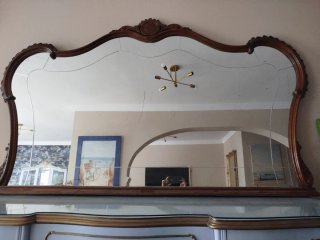 Espejo antiguo de madera.