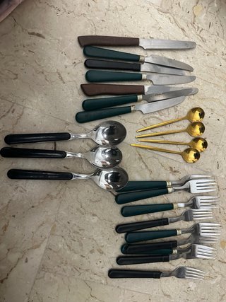 Set posate metallo e plastica