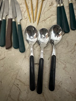 Set posate metallo e plastica