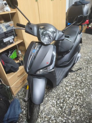 Piaggio ABS 125 Scooter Negra/Gris