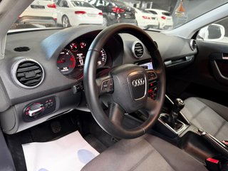 AUDI A3 Sportback 1.6 TDI 105 Stronic Attraction