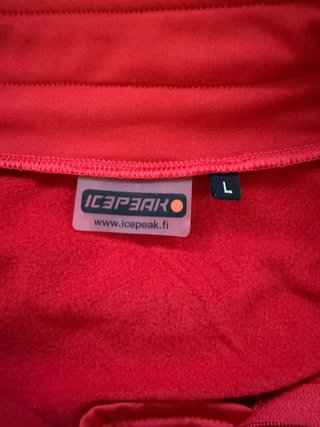 Camiseta térmica deportiva roja y negra