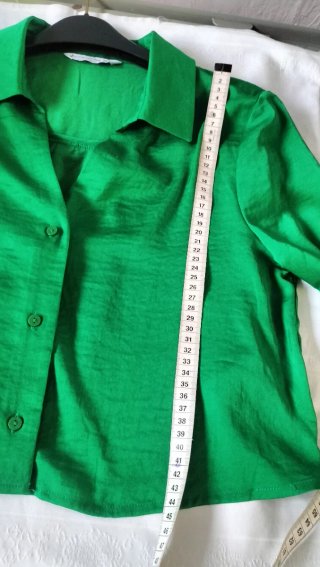 Elegante camisa verde de manga larga