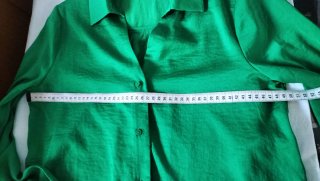 Elegante camisa verde de manga larga