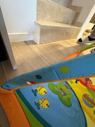 Gimnasio para bebé con arco y juguetes