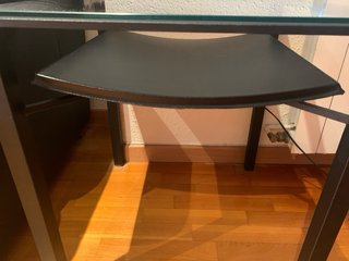 Mesa industrial metal piel y cristal