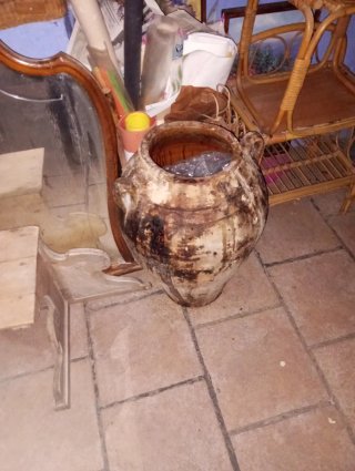 Tinaja antigua de terracota